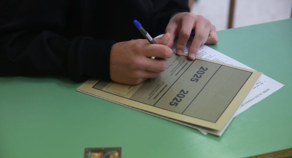 ΠΑΝΕΛΛΑΔΙΚΕΣ ΕΞΕΤΑΣΕΙΣ